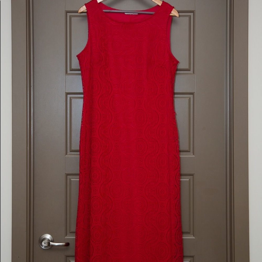 Elegant floor length red croshaid dress.